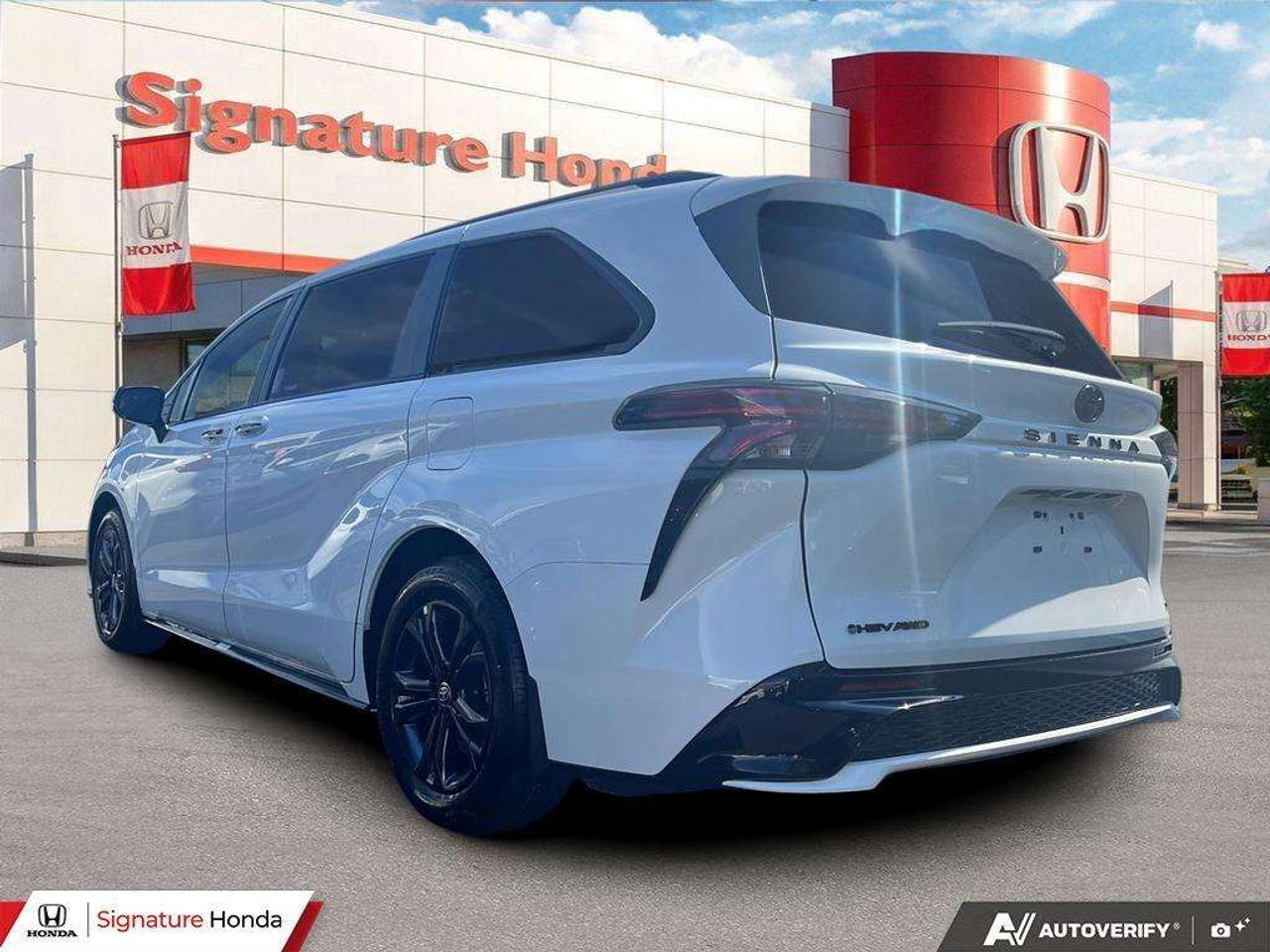 2026 Toyota Sienna XSE Photo