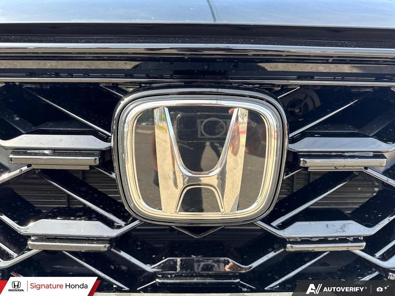 2023 Honda CR-V Hybrid Touring Photo