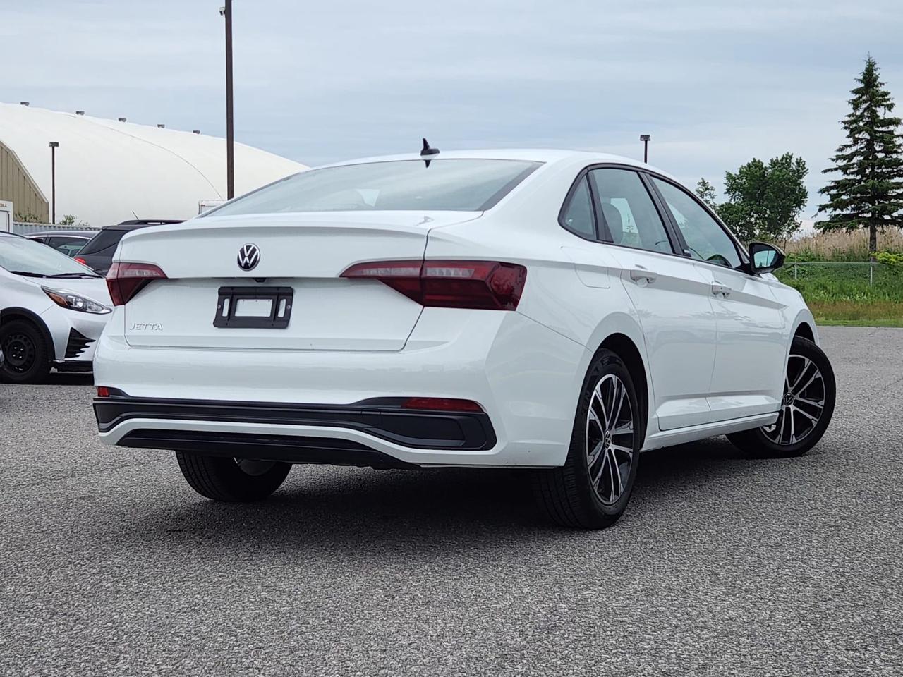 2024 Volkswagen Jetta Comfortline (A8) 4dr Sedan Photo