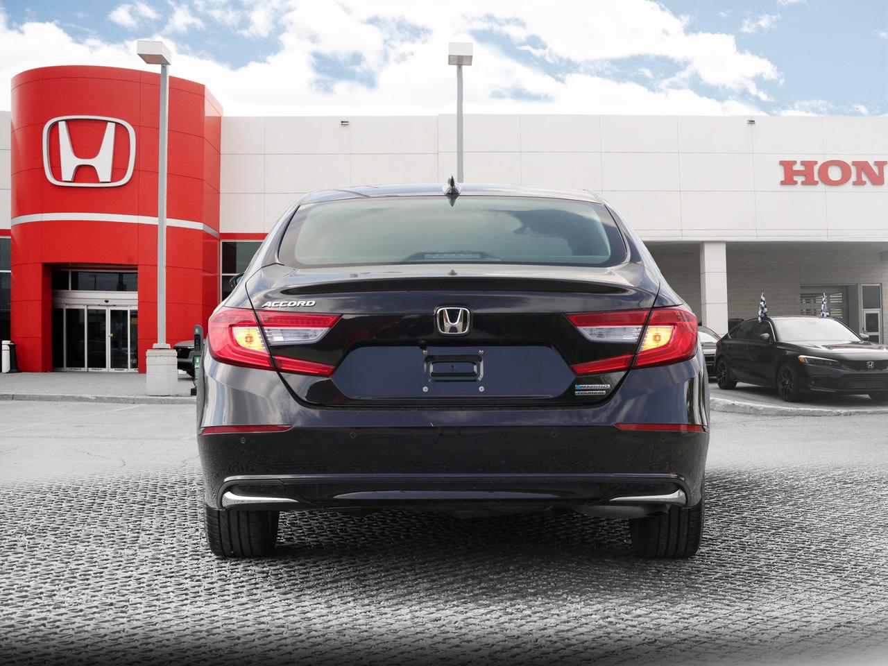 2019 Honda Accord Hybrid Touring 4dr Sedan Photo3