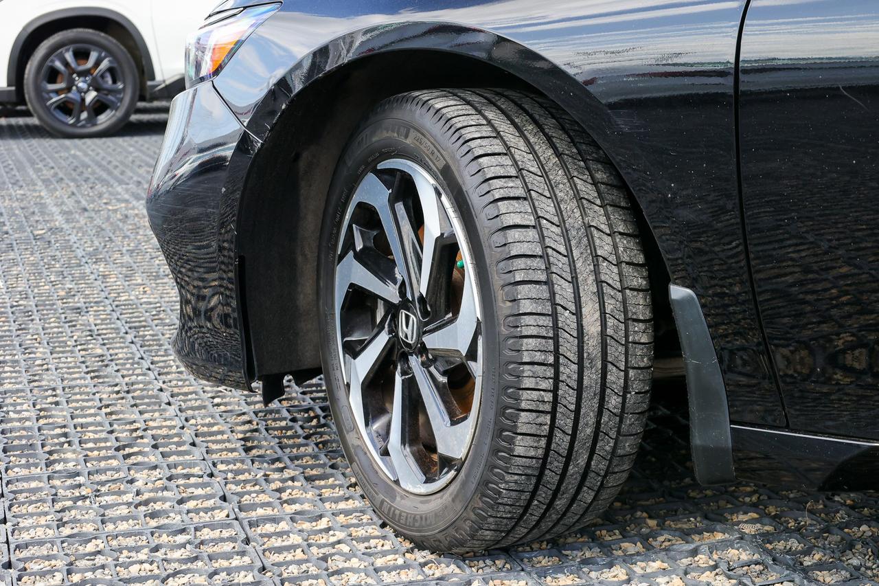 2019 Honda Accord Hybrid Touring 4dr Sedan Photo