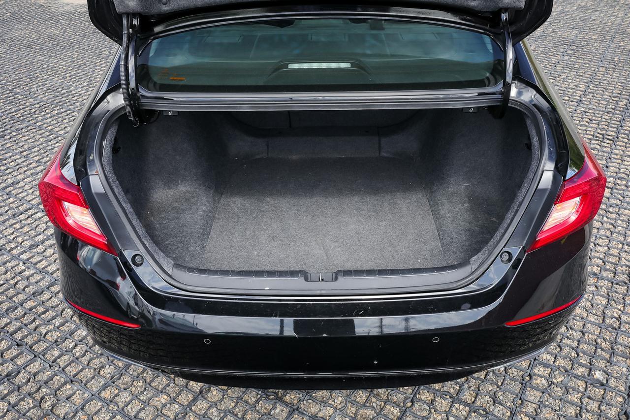 2019 Honda Accord Hybrid Touring 4dr Sedan Photo