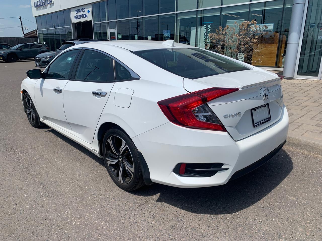 2017 Honda Civic Touring (CVT) 4dr Sedan Photo4