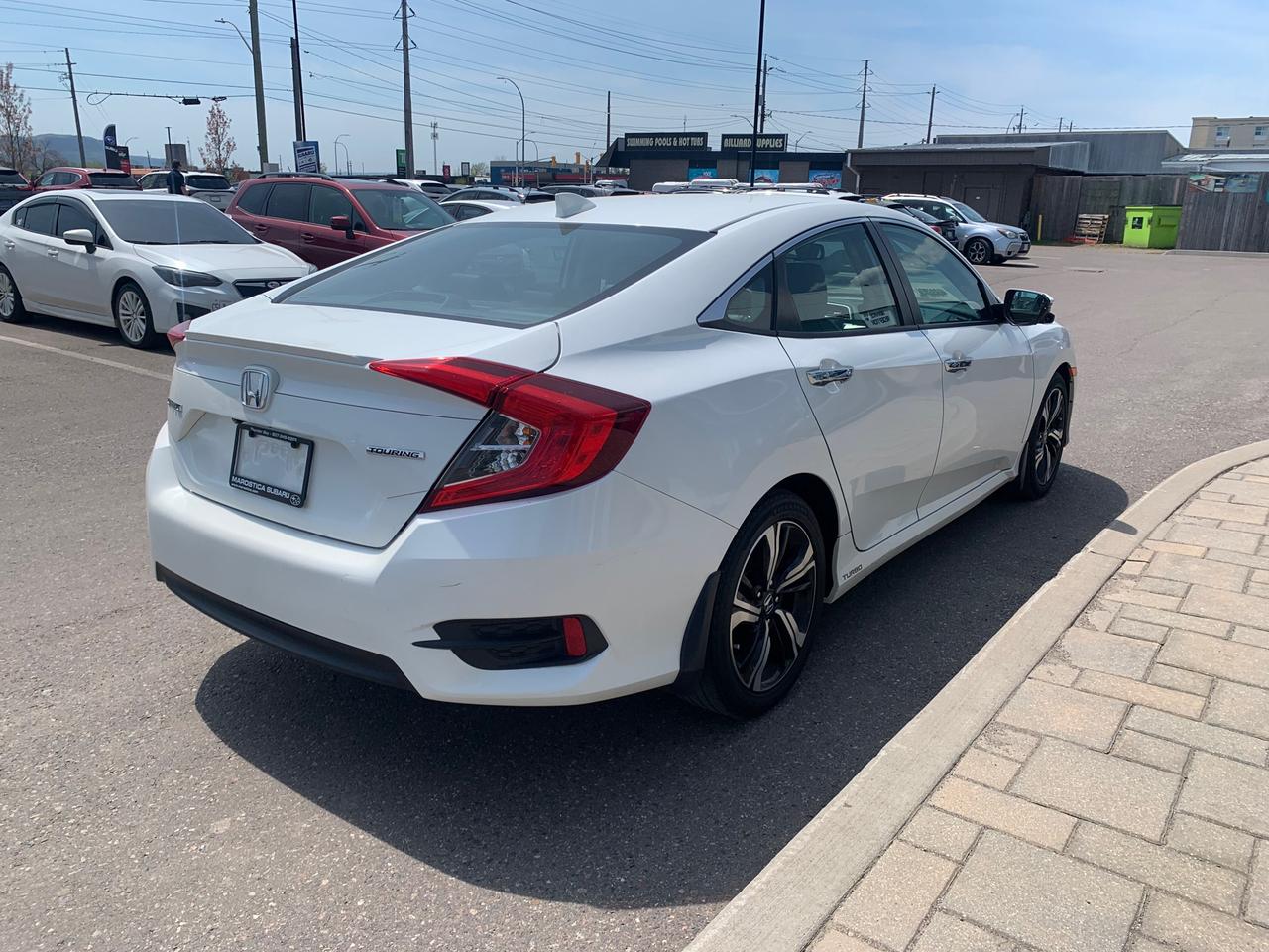 2017 Honda Civic Touring (CVT) 4dr Sedan Photo