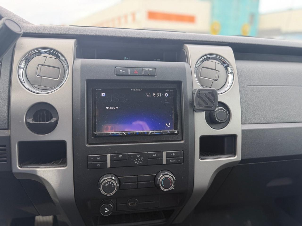 2011 Ford F-150 STX Photo