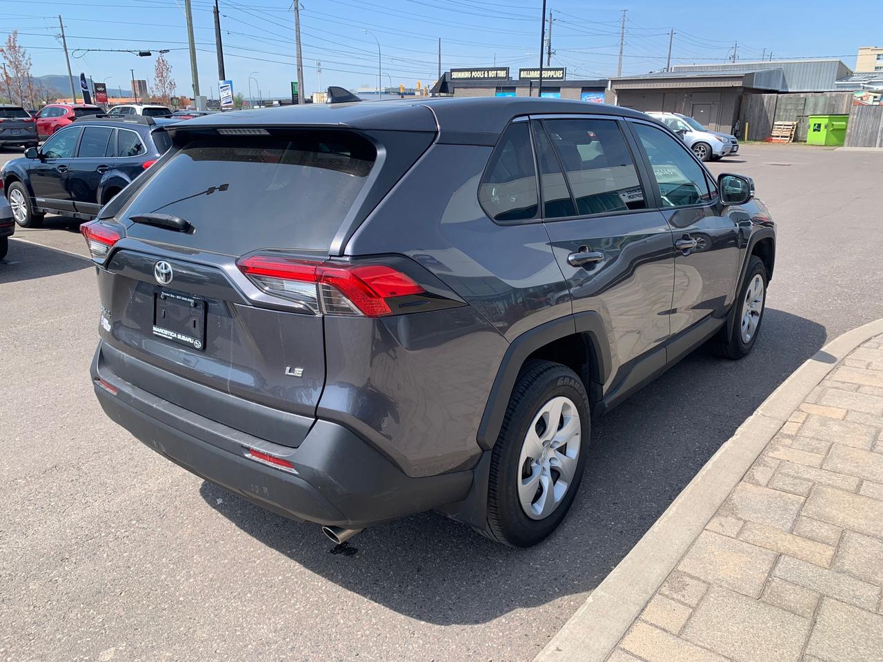 2022 Toyota RAV4 LE 4dr Front-wheel Drive Photo4