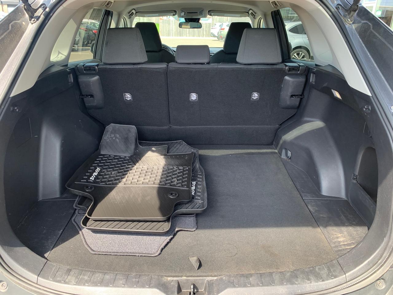 2022 Toyota RAV4 LE 4dr Front-wheel Drive Photo