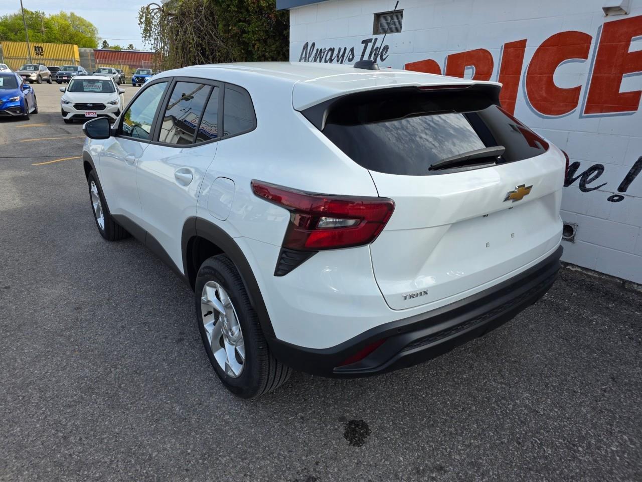 2025 Chevrolet Trax LS 4dr Front-Wheel Drive Photo
