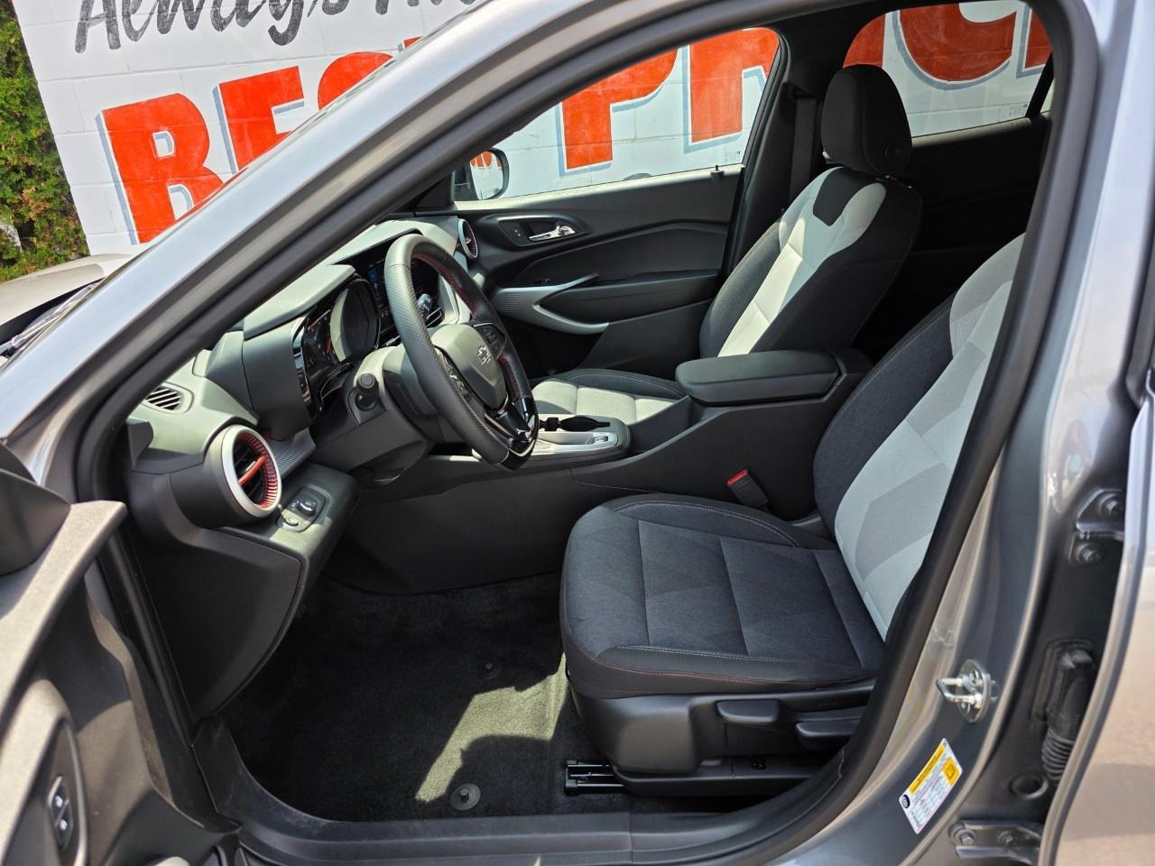 2025 Chevrolet Trax 1RS 4dr Front-Wheel Drive Photo