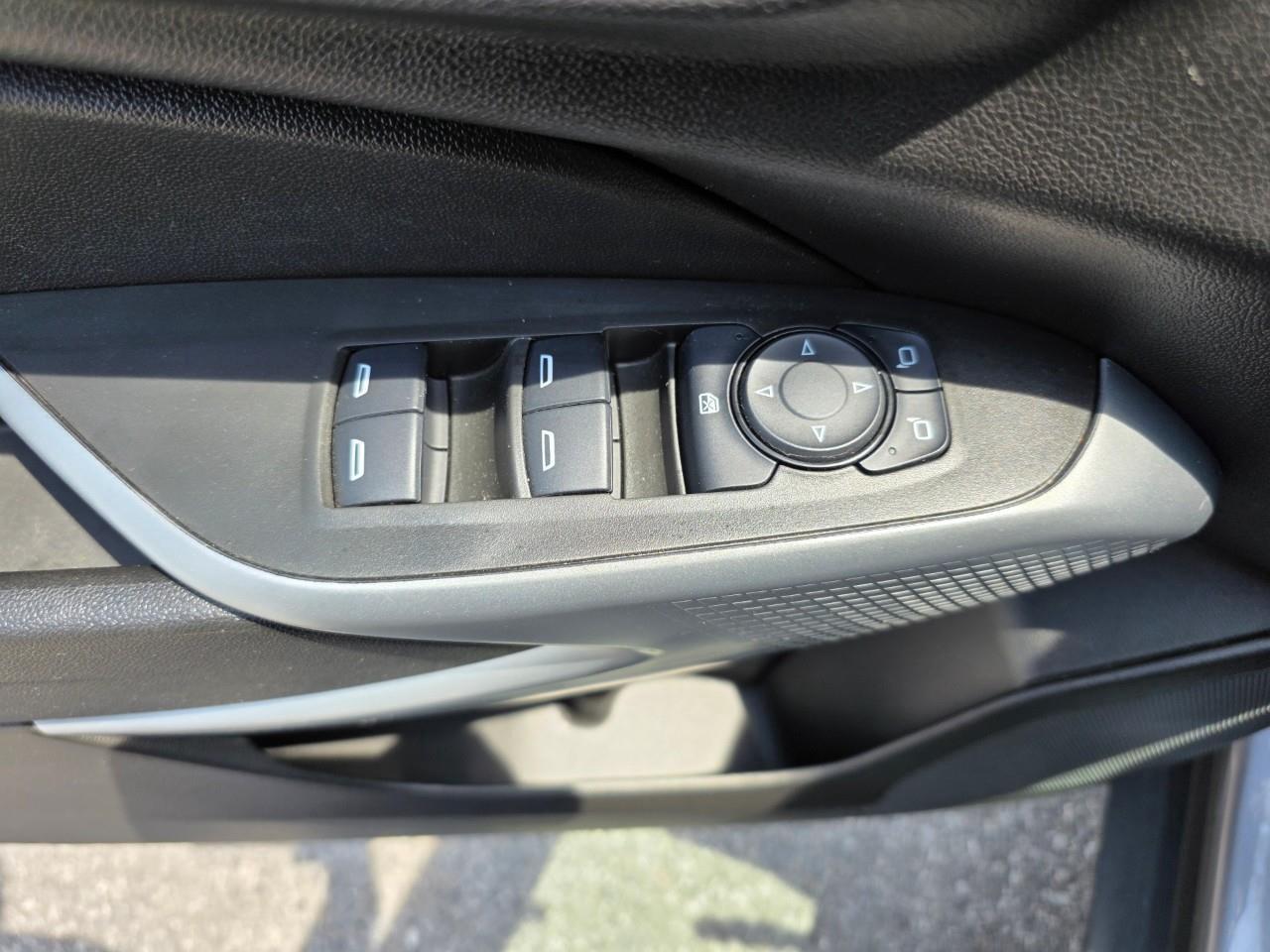 2025 Chevrolet Trax 1RS 4dr Front-Wheel Drive Photo