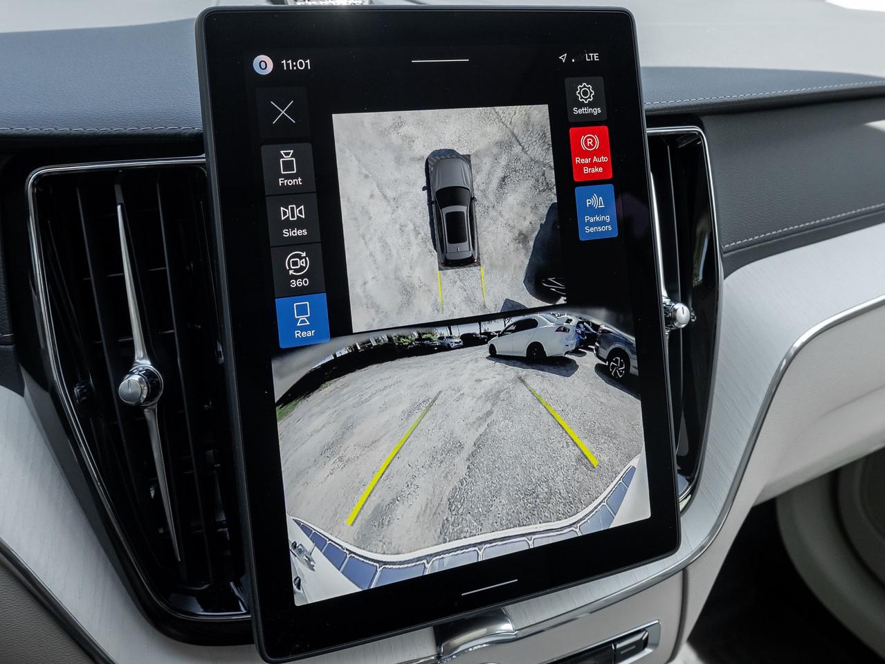 2026 Volvo XC60 Recharge T8 AWD ULTRA  PLUG-IN HYBRID  BOWERS & WILKINS Photo