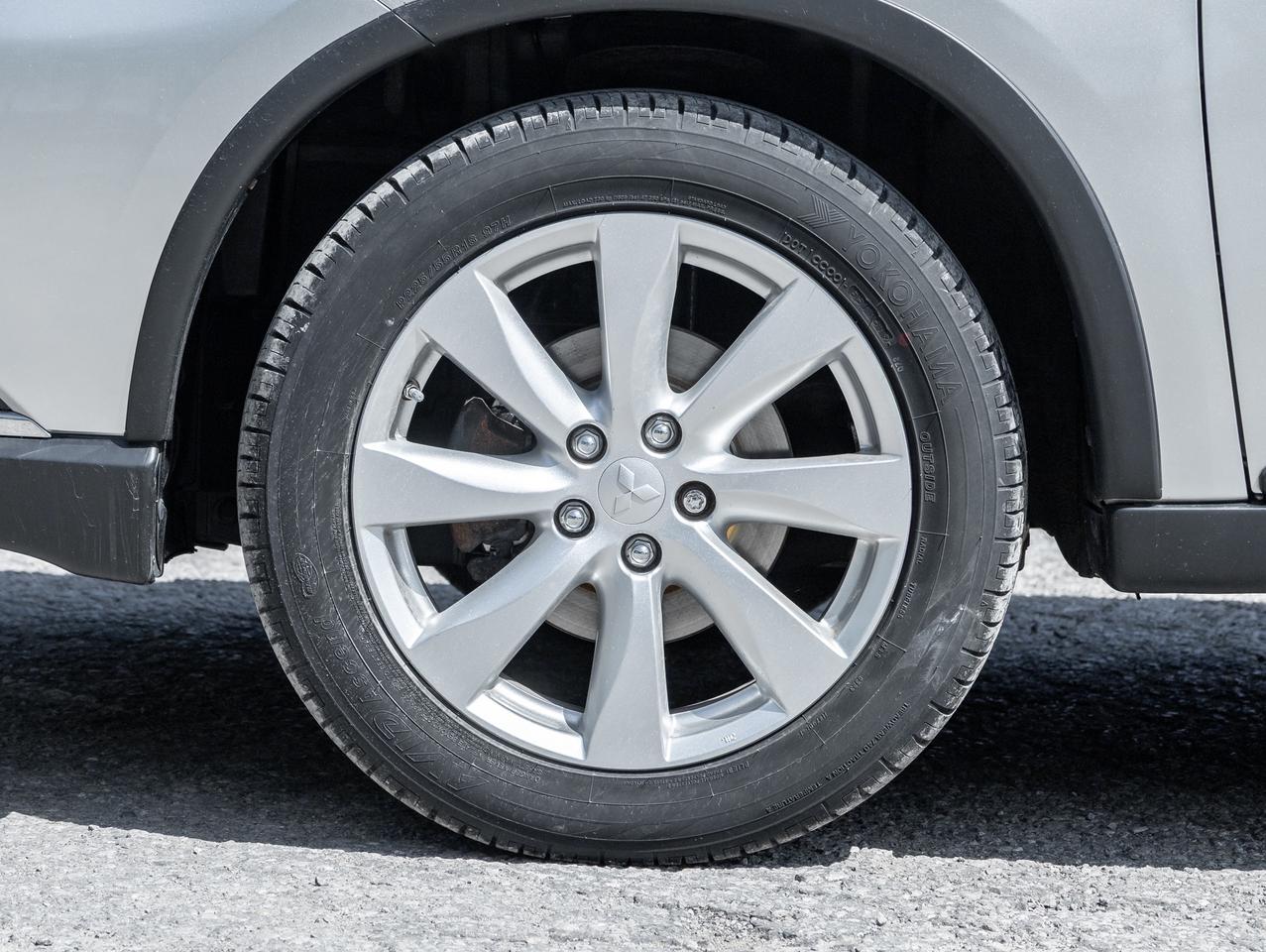 2020 Mitsubishi Outlander SEL S-AWC V6   AVAILABLE FOR FINANCING Photo3