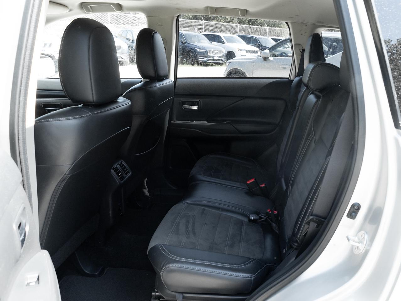 2020 Mitsubishi Outlander SEL S-AWC V6   AVAILABLE FOR FINANCING Photo