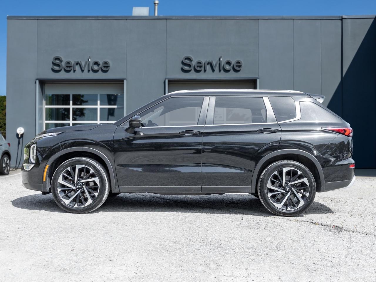 2022 Mitsubishi Outlander LE S-AWC   CPO FINANCE RATES FOR AS LOW AS 0.90% Photo