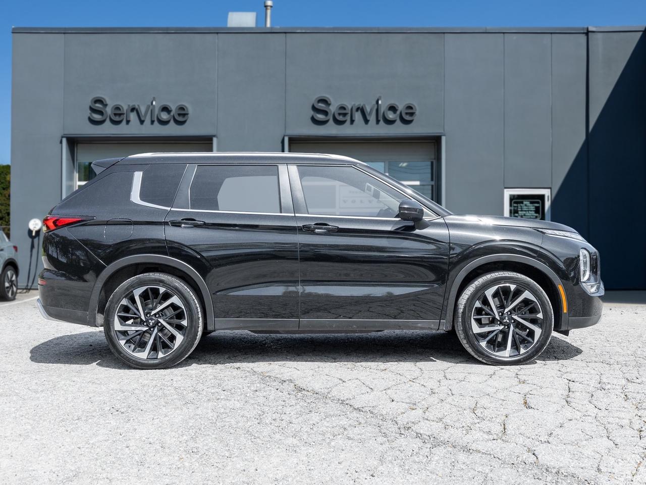 2022 Mitsubishi Outlander LE S-AWC   CPO FINANCE RATES FOR AS LOW AS 0.90% Photo4