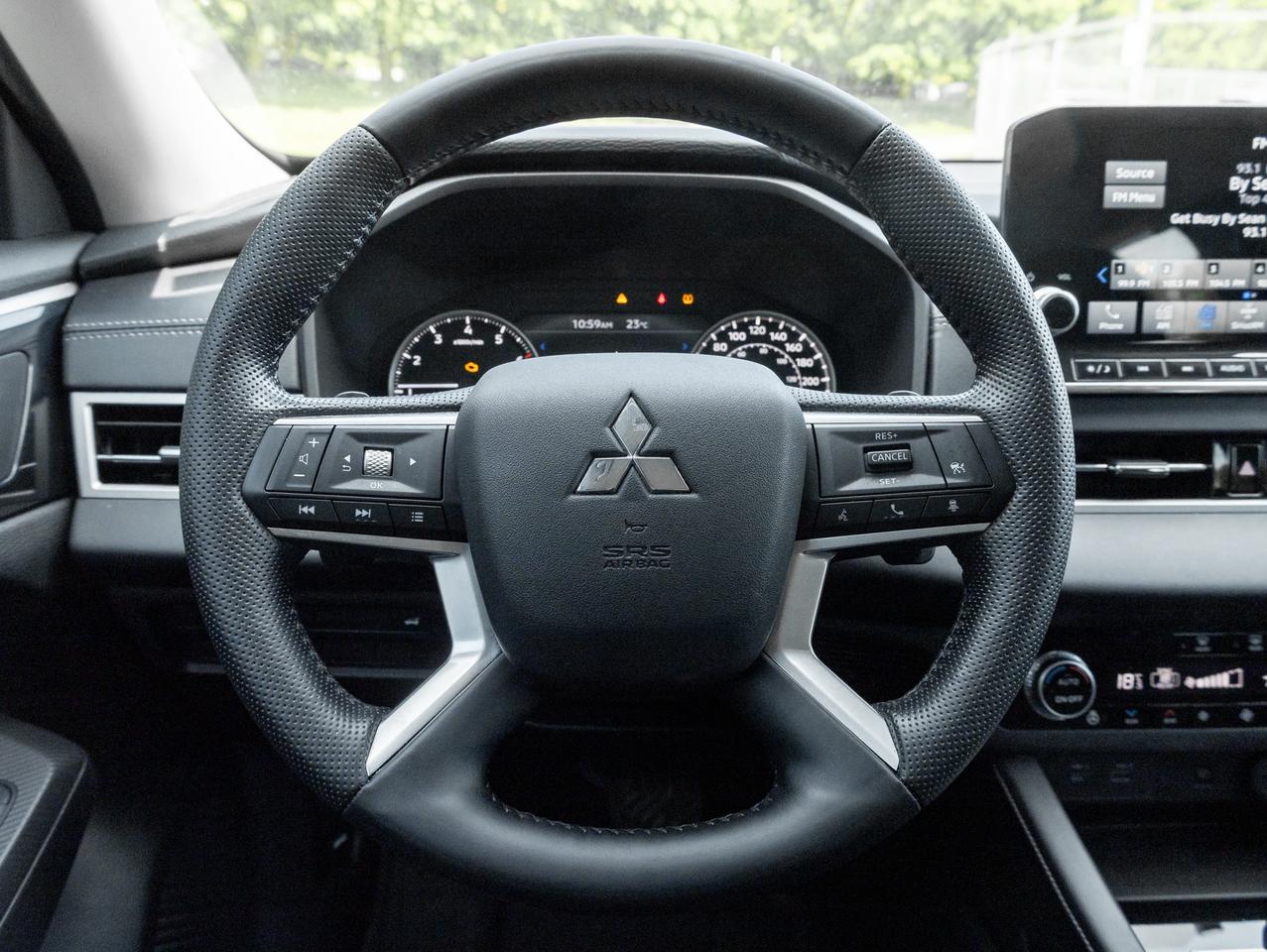 2022 Mitsubishi Outlander LE S-AWC   CPO FINANCE RATES FOR AS LOW AS 0.90% Photo