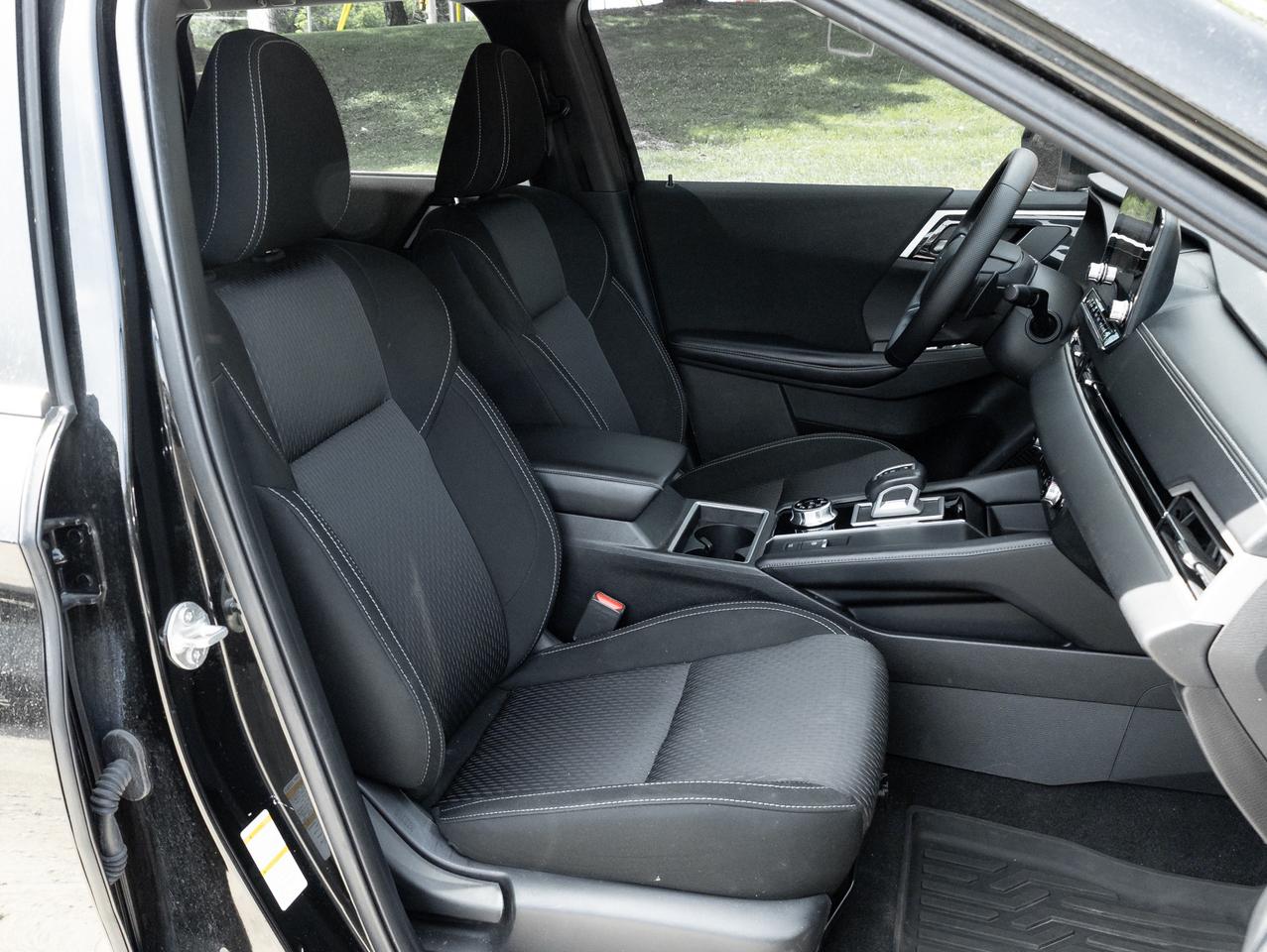 2022 Mitsubishi Outlander LE S-AWC   CPO FINANCE RATES FOR AS LOW AS 0.90% Photo
