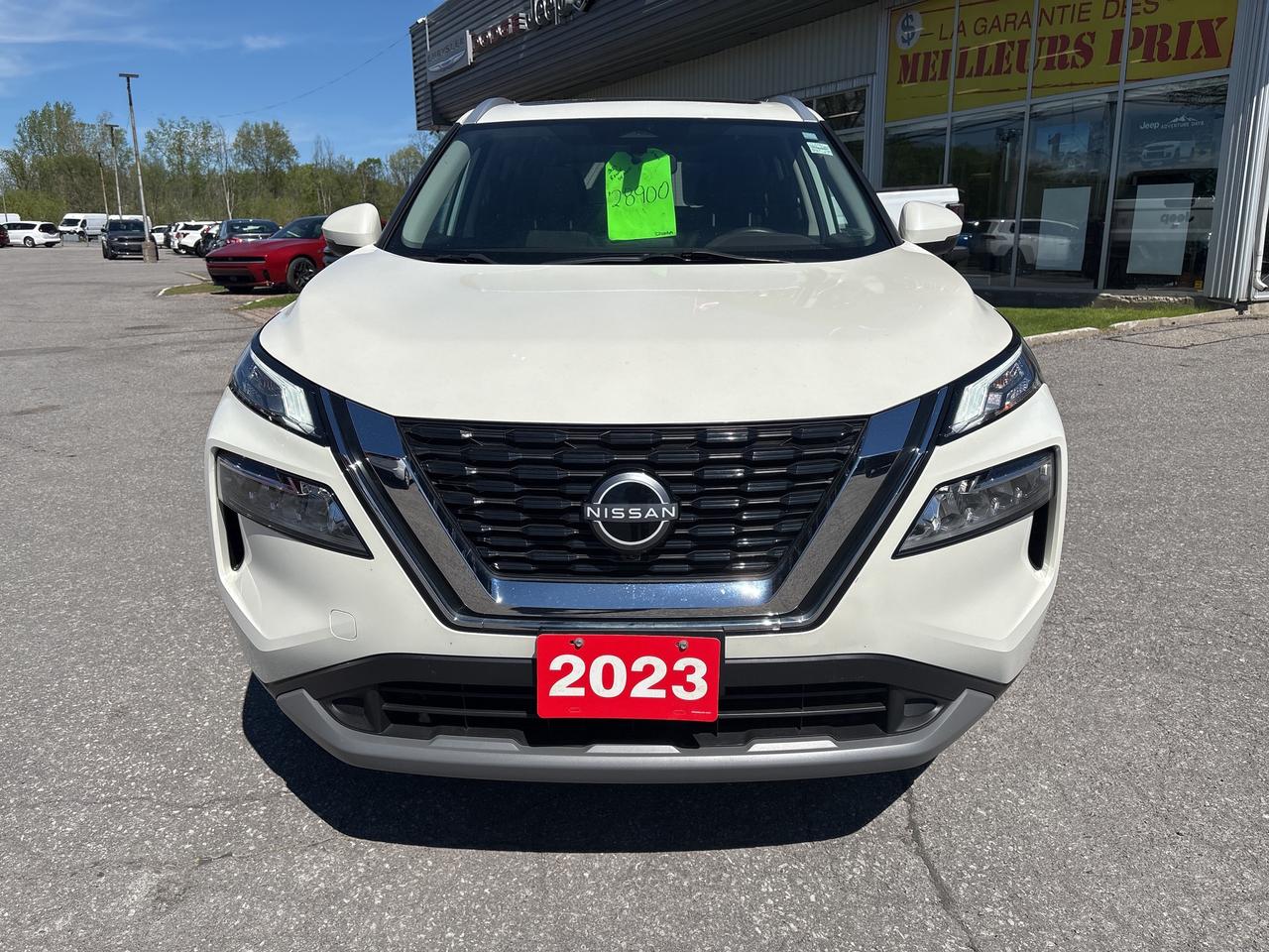 2023 Nissan Rogue SV MOONROOF Photo
