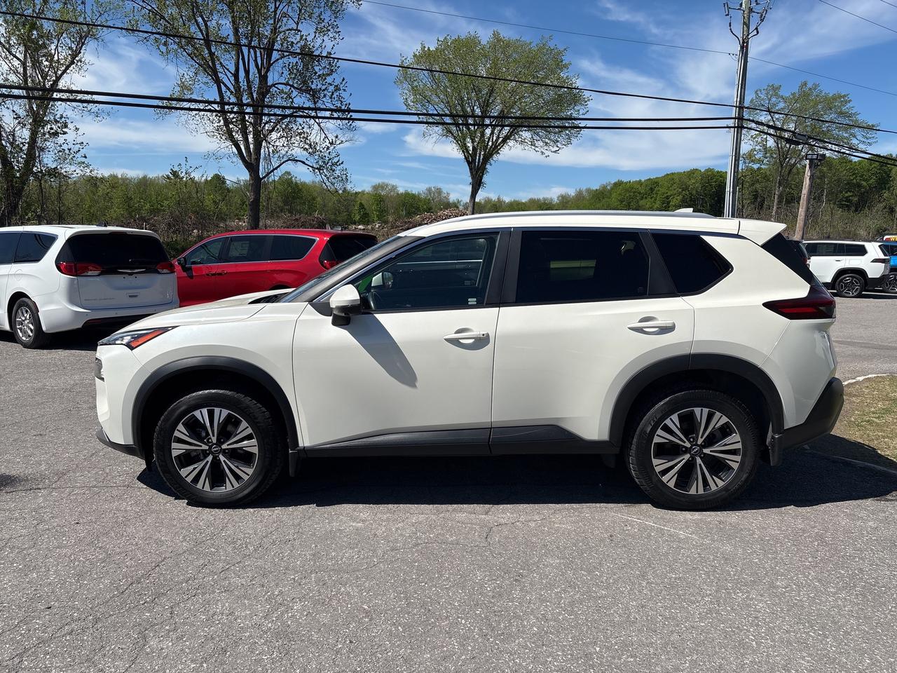 2023 Nissan Rogue SV MOONROOF Photo