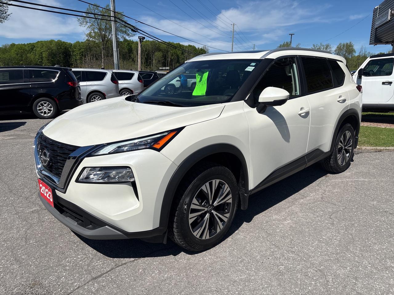 2023 Nissan Rogue SV MOONROOF Photo