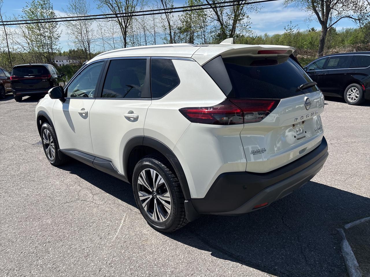 2023 Nissan Rogue SV MOONROOF Photo