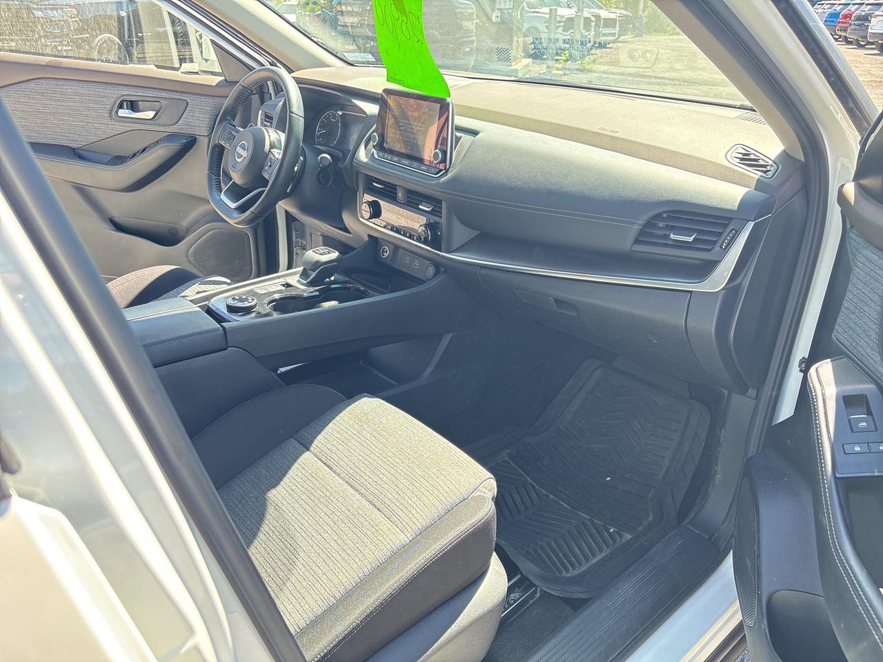 2023 Nissan Rogue SV MOONROOF Photo