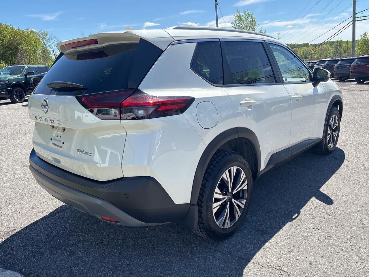2023 Nissan Rogue SV MOONROOF Photo