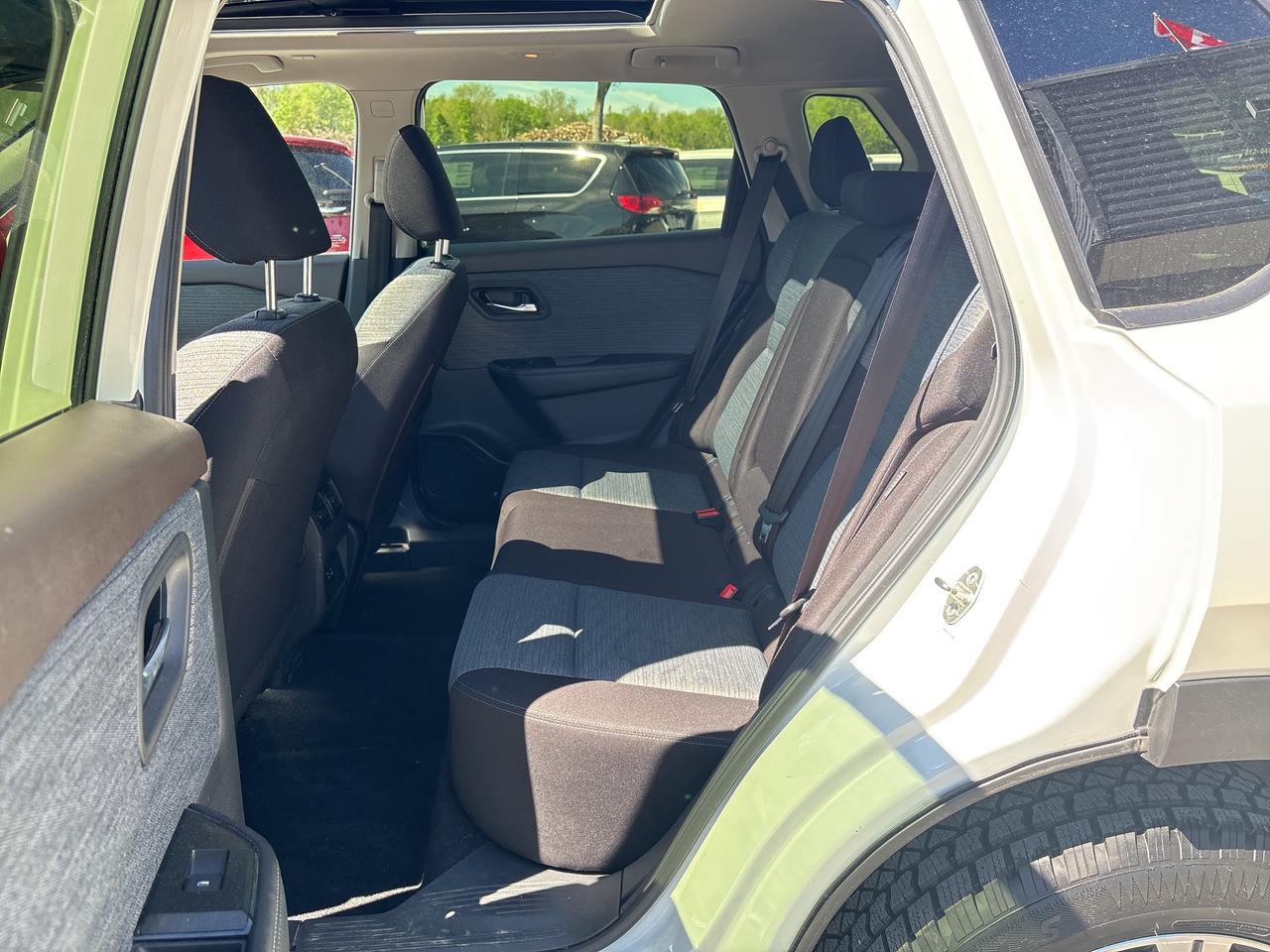 2023 Nissan Rogue SV MOONROOF Photo