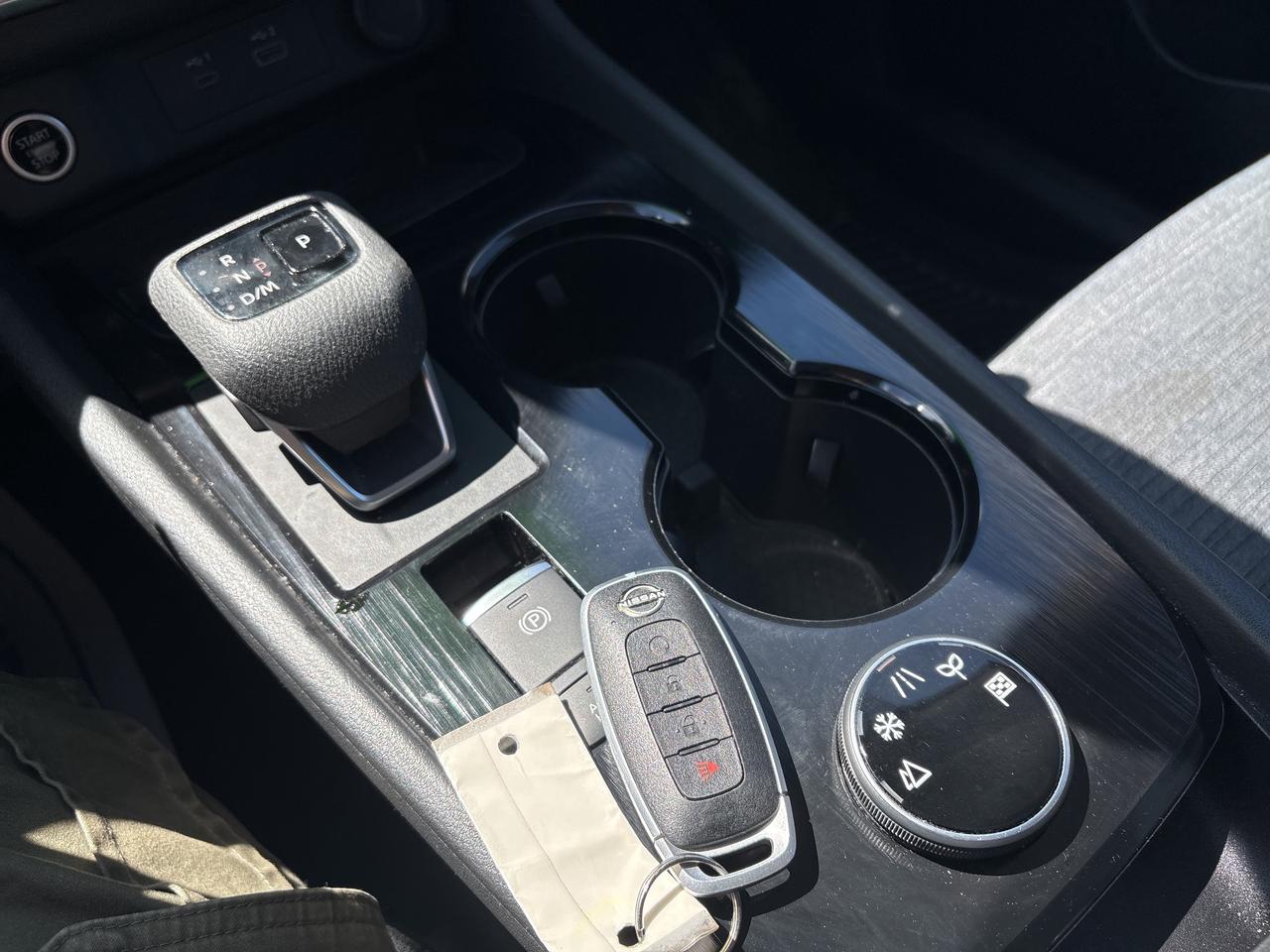 2023 Nissan Rogue SV MOONROOF Photo