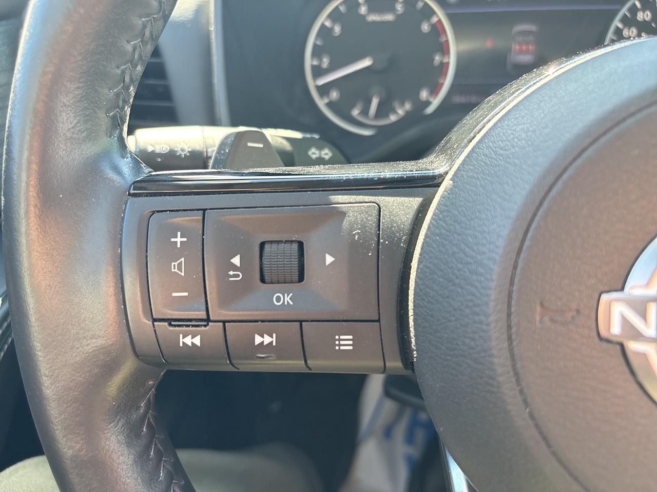2023 Nissan Rogue SV MOONROOF Photo