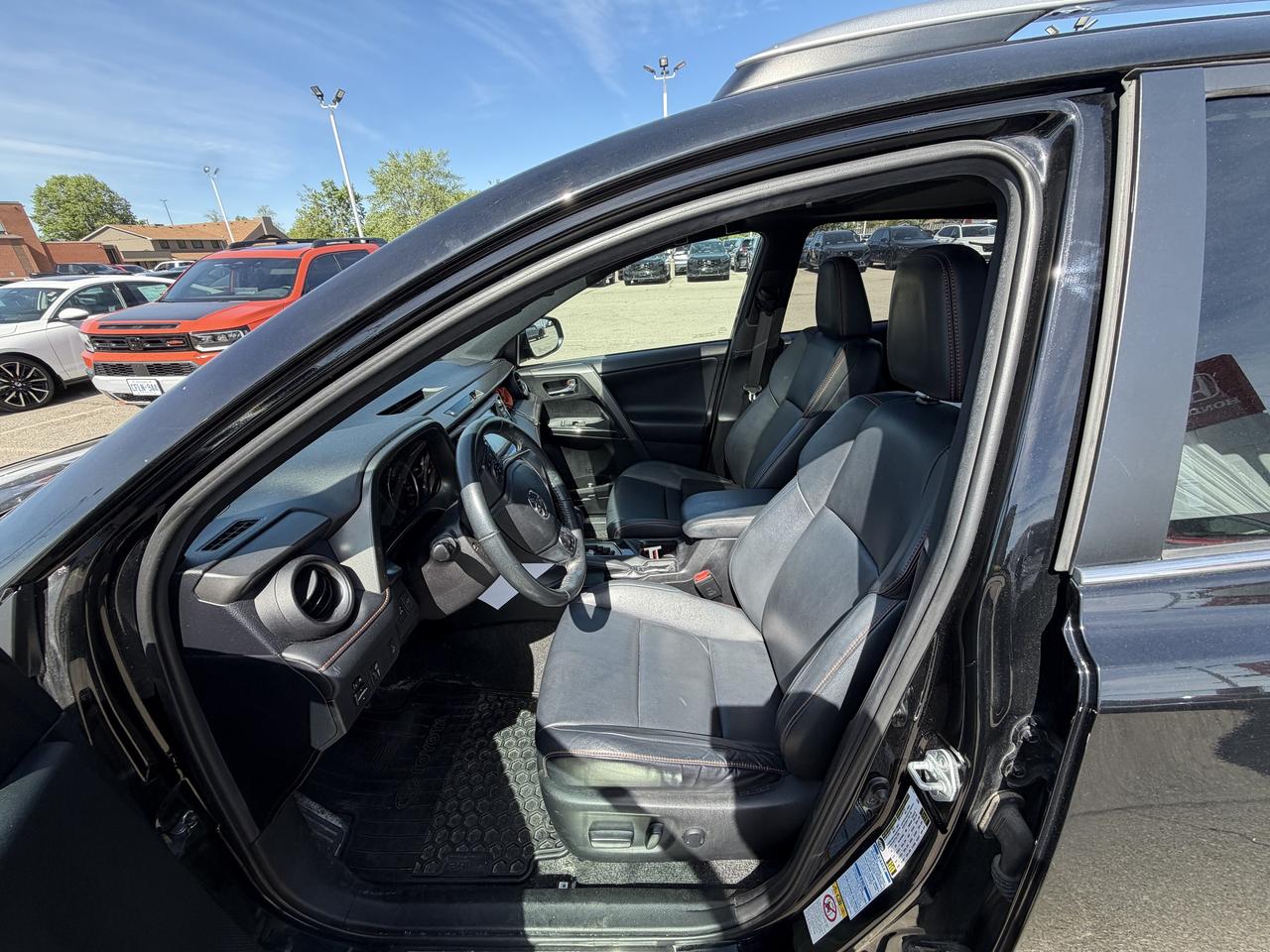 2016 Toyota RAV4 SE AWD   HTD SEATS   SUNROOF   BLUETOOTH Photo