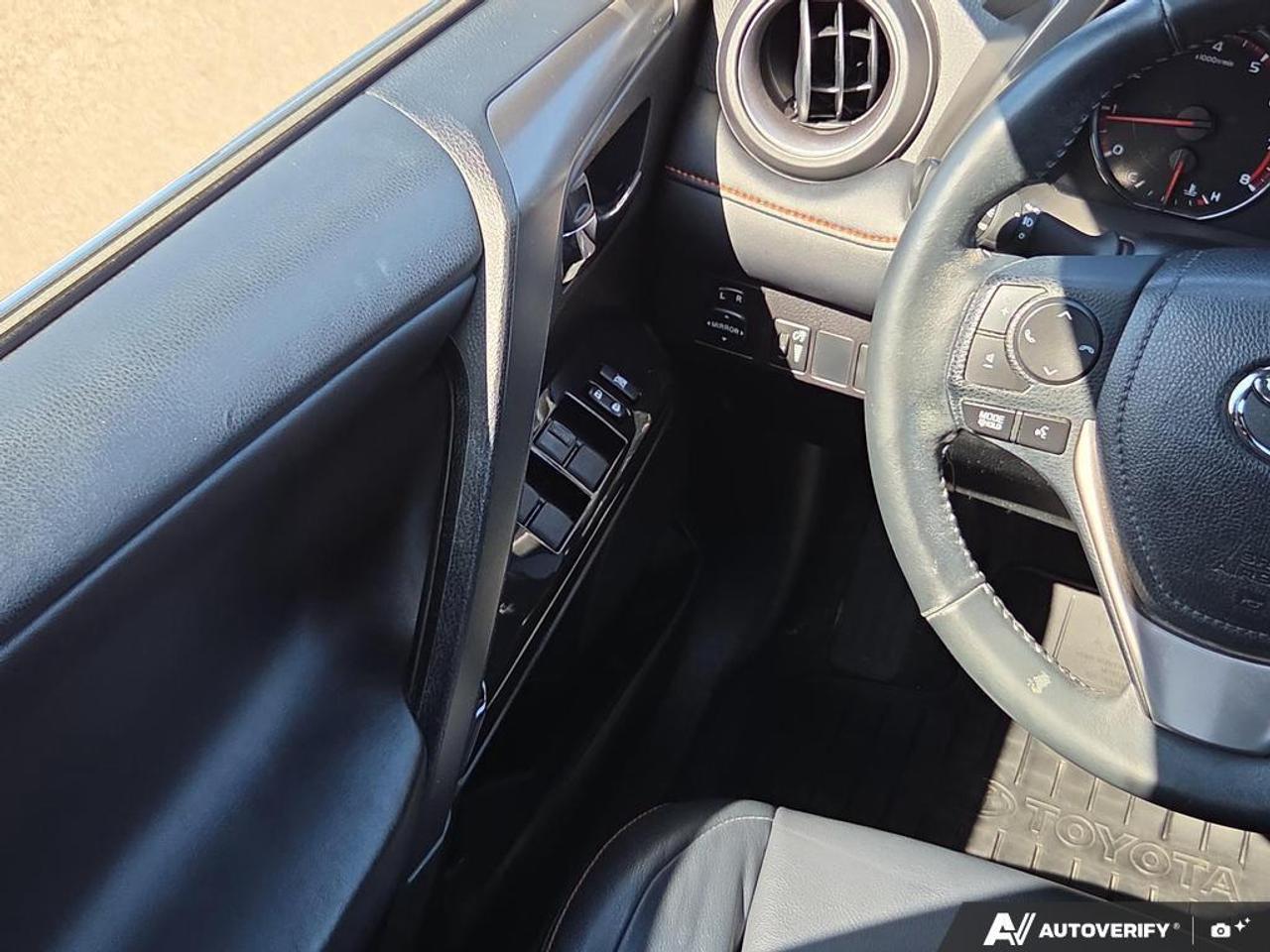 2016 Toyota RAV4 SE AWD   HTD SEATS   SUNROOF   BLUETOOTH Photo