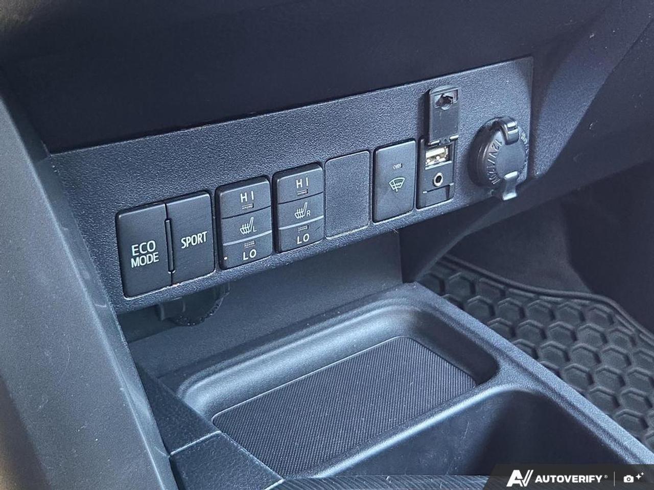2016 Toyota RAV4 SE AWD   HTD SEATS   SUNROOF   BLUETOOTH Photo