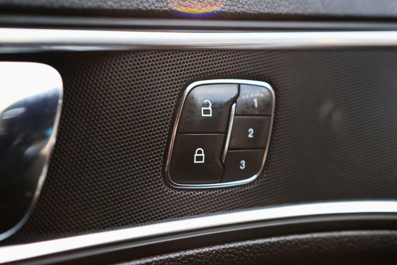 2017 Ford Explorer SPORT-AWD-7PASS-R STARTER/NAV/PANOROOF/LEATHER/H&C SEATS/B CAM/BLIS/P SENSOR/KEYLESS/CARPLAY Photo