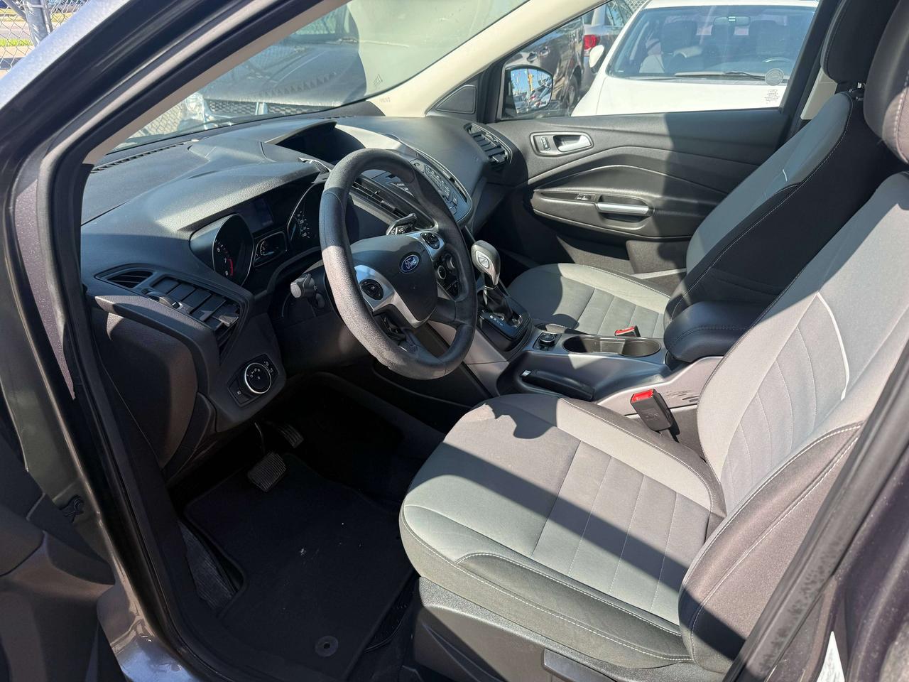 2015 Ford Escape *** 3 YEAR WARRANTY INCLUDED *** Photo