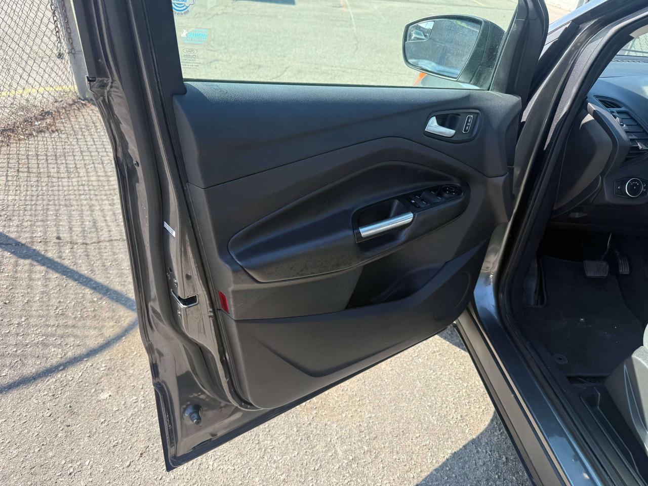 2015 Ford Escape *** 3 YEAR WARRANTY INCLUDED *** Photo