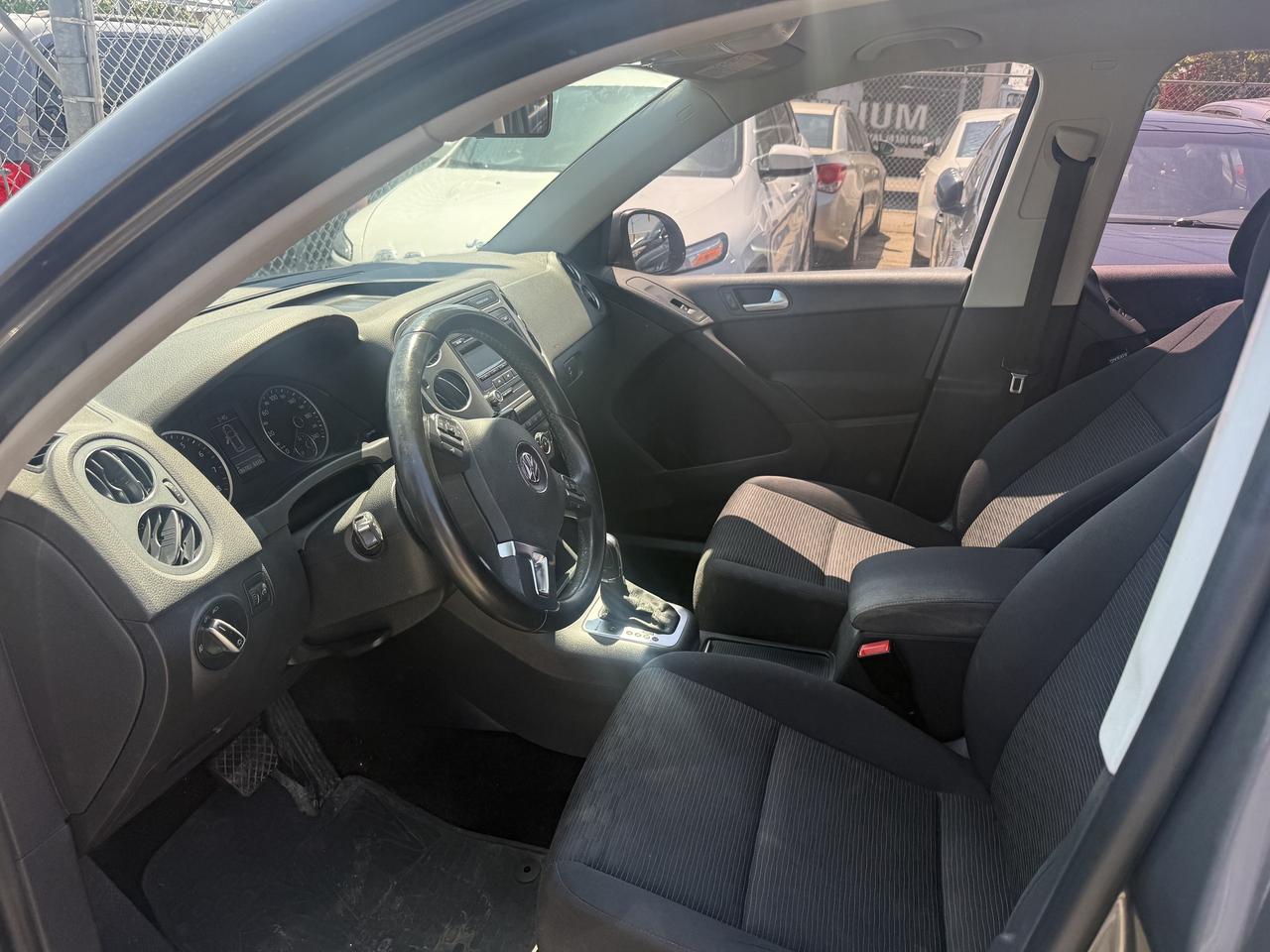 2014 Volkswagen Tiguan *** 3 YEAR WARRANTY INCLUDED *** Photo