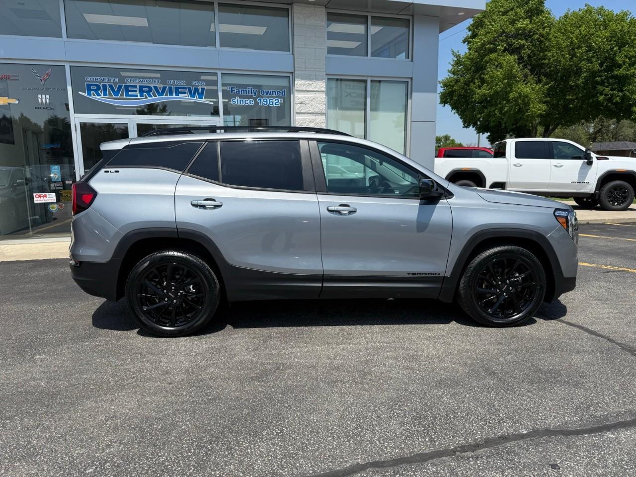 2024 GMC Terrain SLE 4dr All-Wheel Drive Photo2