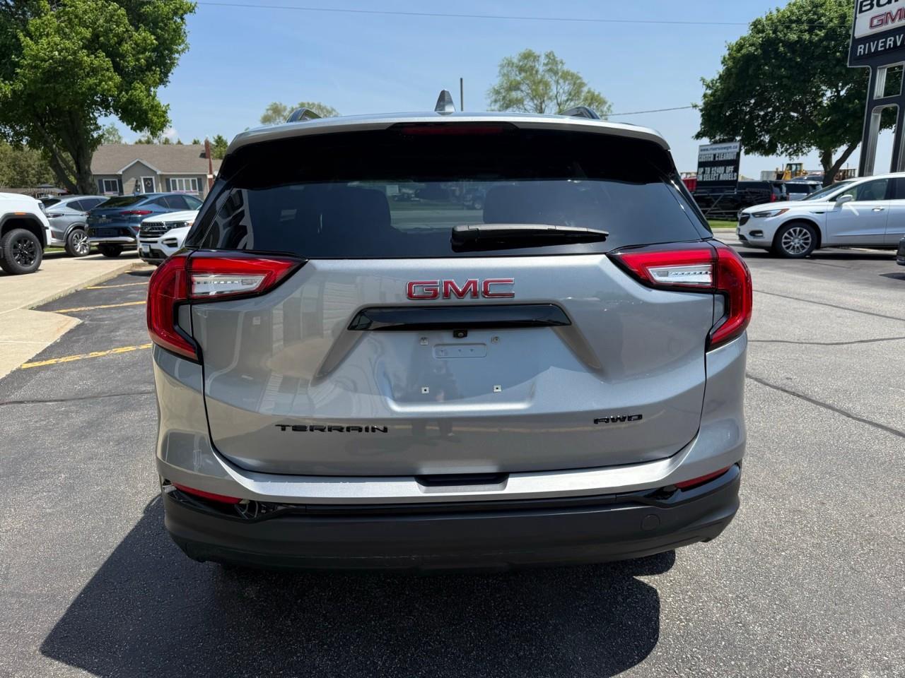 2024 GMC Terrain SLE 4dr All-Wheel Drive Photo