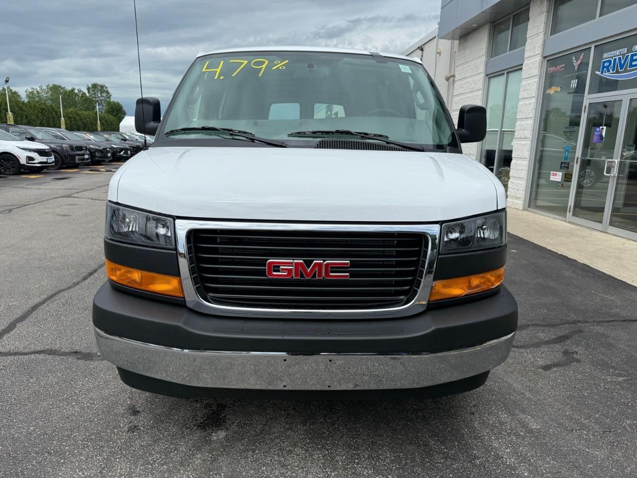 2026 GMC Savana 2500 Work Van Rear-Wheel Drive Extended Cargo Van Photo