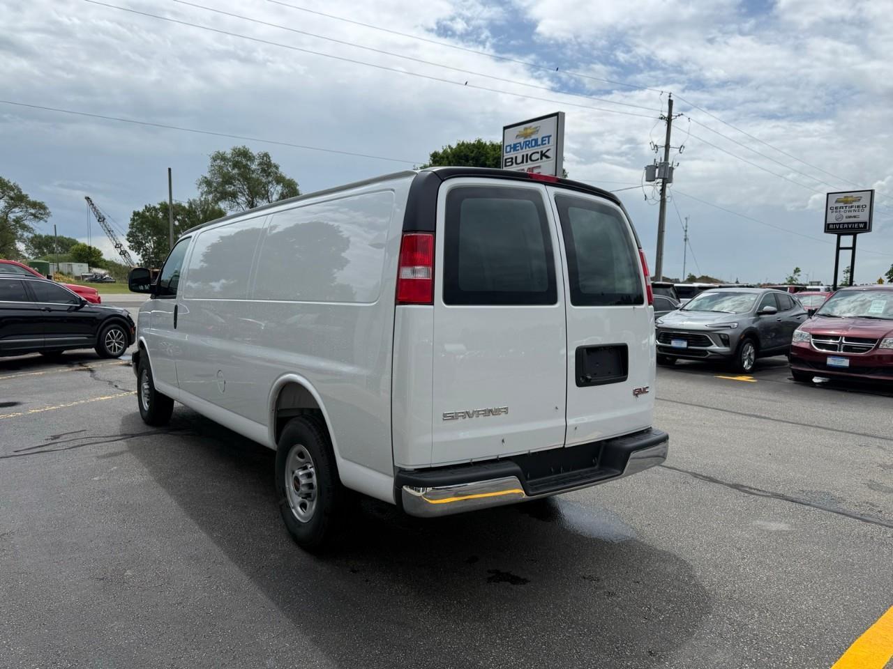 2026 GMC Savana 2500 Work Van Rear-Wheel Drive Extended Cargo Van Photo4