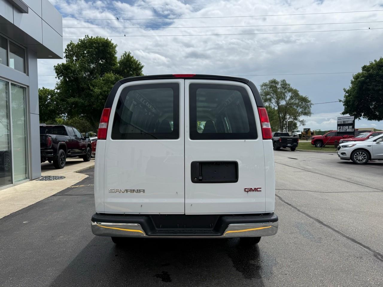 2026 GMC Savana 2500 Work Van Rear-Wheel Drive Extended Cargo Van Photo