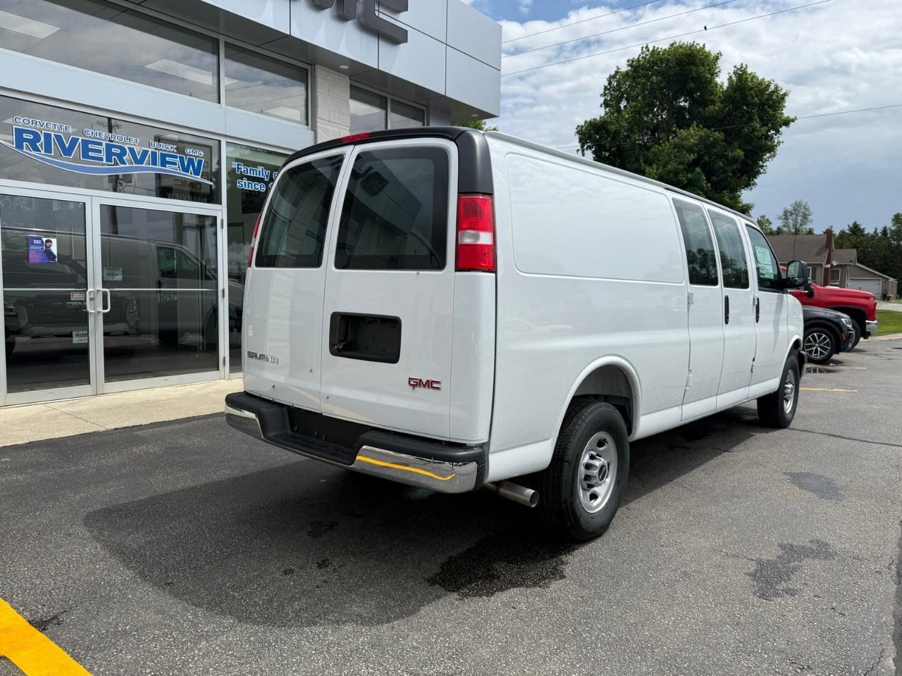 2026 GMC Savana 2500 Work Van Rear-Wheel Drive Extended Cargo Van Photo