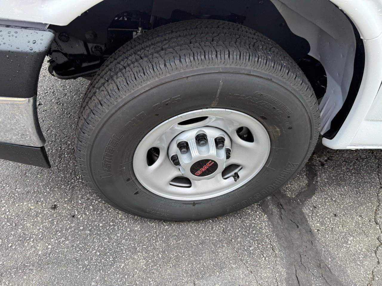 2026 GMC Savana 2500 Work Van Rear-Wheel Drive Extended Cargo Van Photo