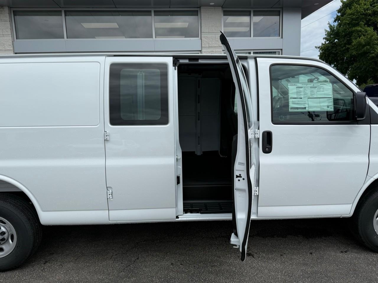 2026 GMC Savana 2500 Work Van Rear-Wheel Drive Extended Cargo Van Photo