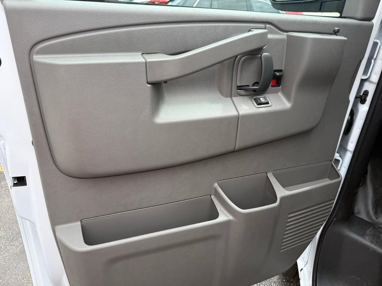 2026 GMC Savana 2500 Work Van Rear-Wheel Drive Extended Cargo Van Photo