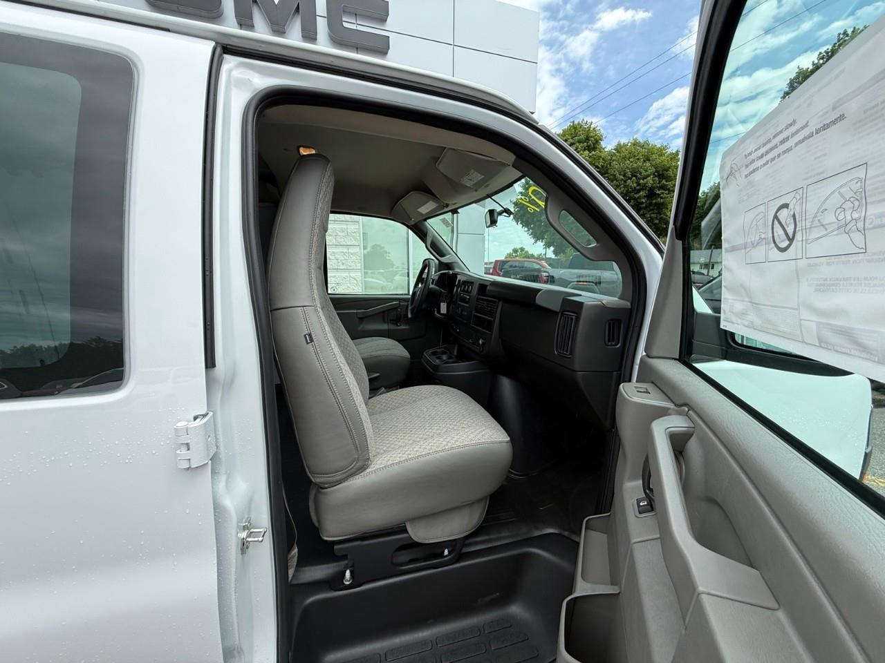 2026 GMC Savana 2500 Work Van Rear-Wheel Drive Extended Cargo Van Photo