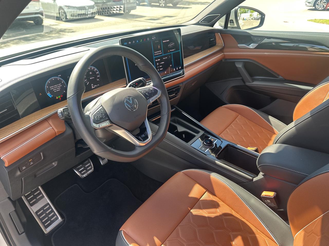 2025 Volkswagen Tiguan HIGHLINE R-LINE 4MOTION Photo