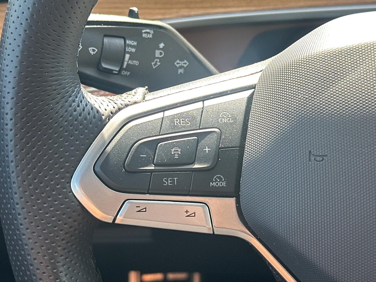 2025 Volkswagen Tiguan HIGHLINE R-LINE 4MOTION Photo