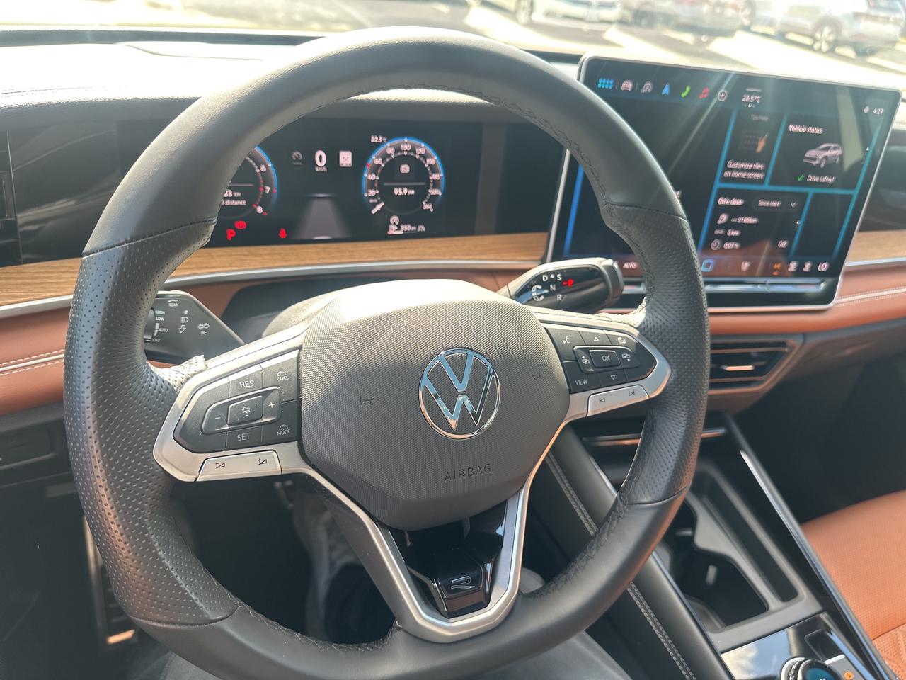 2025 Volkswagen Tiguan HIGHLINE R-LINE 4MOTION Photo